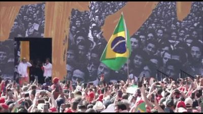 Brasile: Lula e Flavio Bolsonaro si sfidano per le presidenziali