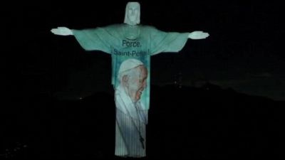 Le immagini del Papa sul "Cristo Redentore" di Rio de Janeiro
