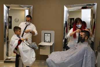 Amante dei bambini , cura con attenzione le loro esigenze, condividendo lo stesso barbiere di famiglia.La presenza di una barber donna è un valore aggiunto nel salone, rendendo il servizio barba una vera e propria coccola.
