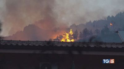 La Sicilia in fiamme Stretta sulle piscine