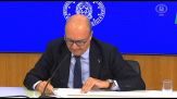 Scuola, Valditara: "Sanzioni a chi entra in classe con burqa o niqab"