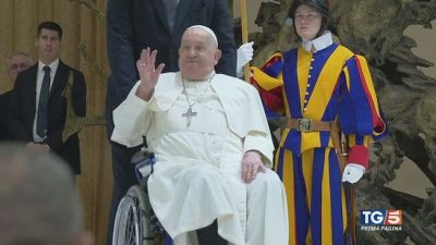 Papa, il mondo prega Condizioni stazionarie