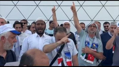 Il corteo funebre Haniyeh a Doha: salma in moschea, poi sepoltura