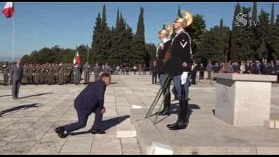 A Redipuglia La Russa saluta e abbraccia la partigiana Paola Del Din