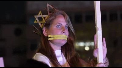 A Tel Aviv in migliaia protestano contro il governo di Netanyahu
