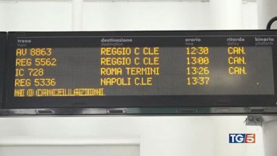 Vento, neve e tempeste Treni bloccati per ore
