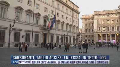 Breaking News delle 17.00 | Carburanti, taglio accise: Eni fissa un tetto