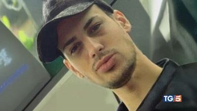 Ucciso le le cuffiette interrogato l'assassino