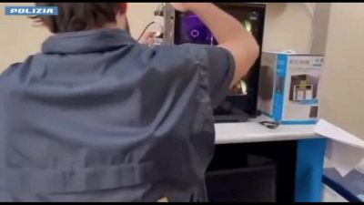 Arrestato a Milano il leader di una "gang hacker" romena