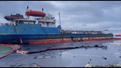 Russia, in costruzione un passaggio per raggiungere la nave arenata