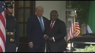 Trump accoglie presidente Sudafrica, tra accuse di "genocidio bianco"