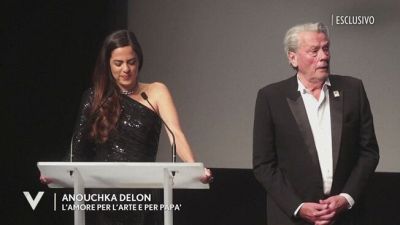 Anouchka Delon: "L'amore per l'arte e per il papà"