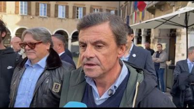 Calenda visita la Maserati: l'avevamo rilanciata, mi piange il cuore