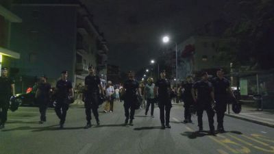 Milano, marcia e proteste contro spacciatori e degrado a Rozzano