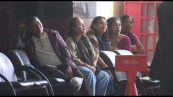 Nepal, i parenti dei dispersi attendono notizie in ospedale