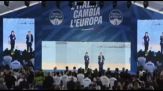 La standing ovation della platea Fdi a Pescara per Enrico Berlinguer