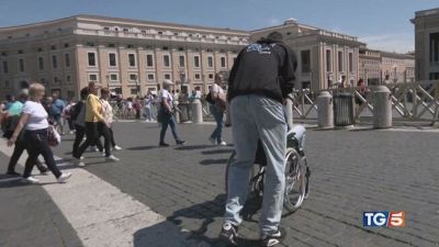 Giubileo dei disabili Coda per Francesco