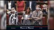 Alla Camera bagarre e bende opposizioni dopo no a uso chat Delmastro
