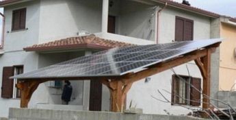 Installa la tua pergola fotovoltaica nel giardino, svolgendo la stessa funzione di un tradizionale impianto fotovoltaico