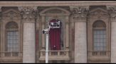 A San Pietro si prepara il balcone da cui si affaccerà il nuovo Papa