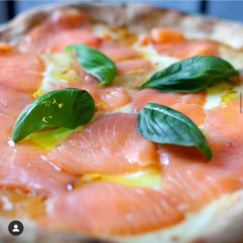 GUSTO’ BY BINA pizza al salmone