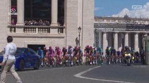 Giro, i ciclisti ricevuti da Papa Leone IVX