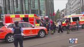 In auto contro la folla, almeno due morti