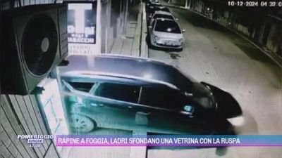 Rapine a Foggia, ladri sfondano una vetrina con la ruspa