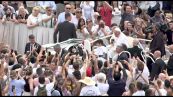 Il Papa beve del mate offerto dai fedeli a San Pietro