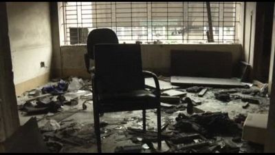 In Bangladesh incendiate stazioni di polizia dopo fuga di Hasina