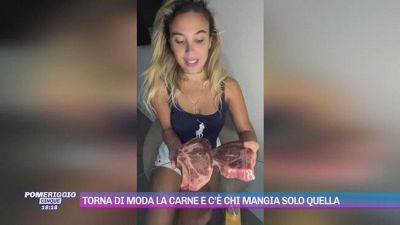 Torna di moda la carne e c'è chi mangia solo quella