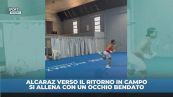 L'allenamento di Alcaraz con un occhio bendato