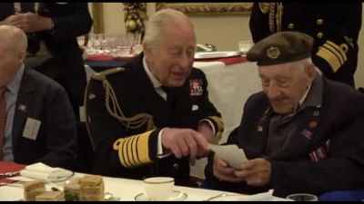 A Buckingham Palace il tea party di Re Carlo con i veterani