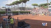 Pagava "urlatori" per condizionare i tennisti