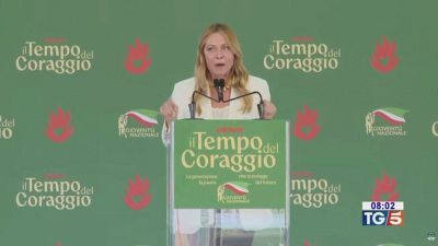 Meloni: "In classe niente burqa e tetto agli stranieri"