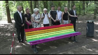 Berlino, un albero e una panchina arcobaleno per vittime dell'attentato