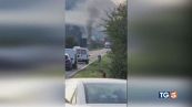 Assalto a portavalori spari e auto in fiamme