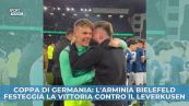 L'Arminia festeggia la vittoria contro il Leverkusen