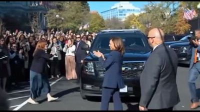 Harris acclamata dallo staff al suo primo ritorno alla Casa Bianca