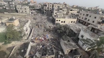 Ancora raid e vittime, l'esercito d'Israele nel cuore di Gaza