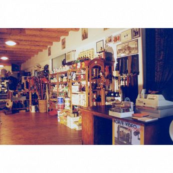 Antica Selleria Racasi interno negozio