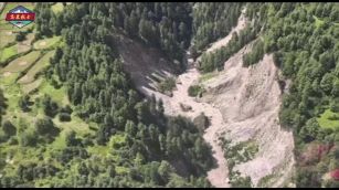 Cina, colate di fango sul confine dopo le alluvioni in Nepal