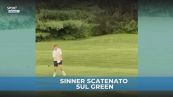 Sinner esulta sul campo da golf: le vacanze possono iniziare