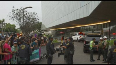 Shakira ricoverata a Lima per dolori addominali, salta il concerto