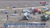 Breaking News delle 09.00 | Aereo caduto in Kazakistan, giallo sulle cause