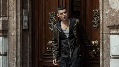 Arón Piper: da Elite alla nuova serie in cui è un ex criminale sorvegliato con un test speciale