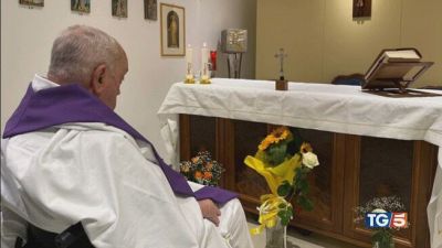 Prima foto di Papa Francesco sta meglio