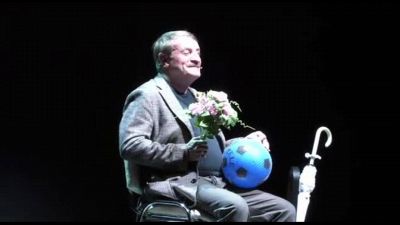 Giacomo Poretti a teatro indaga su "La fregatura di avere un'anima"