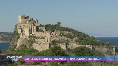 Ischia, sacerdote si innamora di una donna: è scandalo