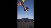 Un aereo acrobatico toglie i veli alla Red Bull